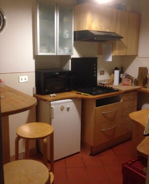 Fridge, microwave, stovetop, cookware/dishes/utensils - HOLIDAYS ON THE LAKE OF GARDA (Bogliaco  - BS)