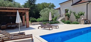 Pool - VILLA WITH PRIVATE POOL AND GARDEN, QUIET ZONE (Novigrad)