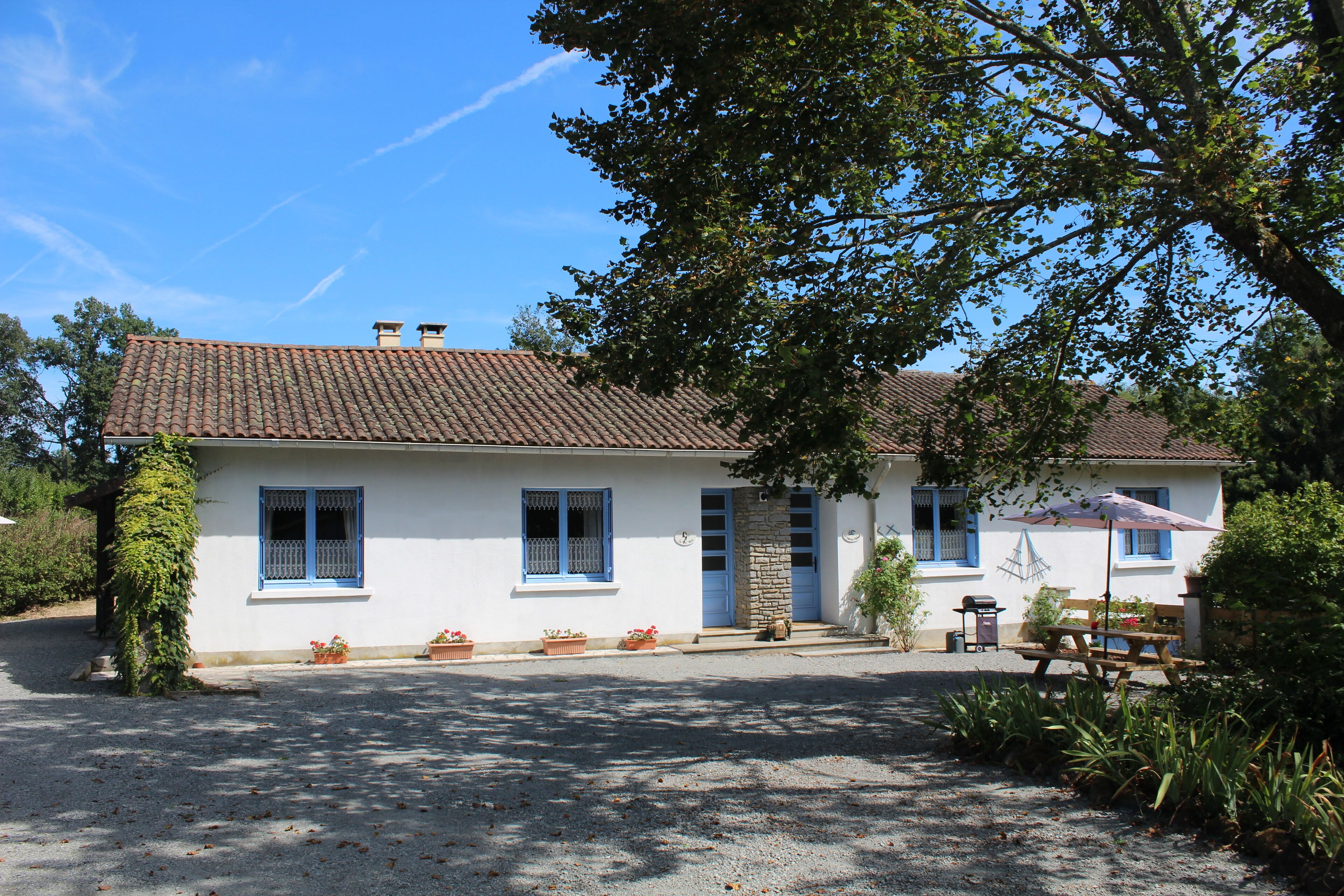 Family friendly gite near Rochechouart, with heated pool and fishing lake