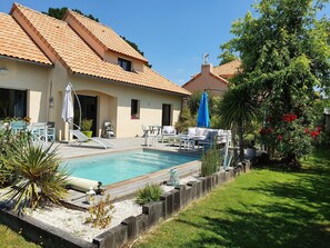 Outdoor pool, a heated pool - Charming Villa, Ideal for holidays with family or friends!(8 near max).  (La Baule-Escoublac)