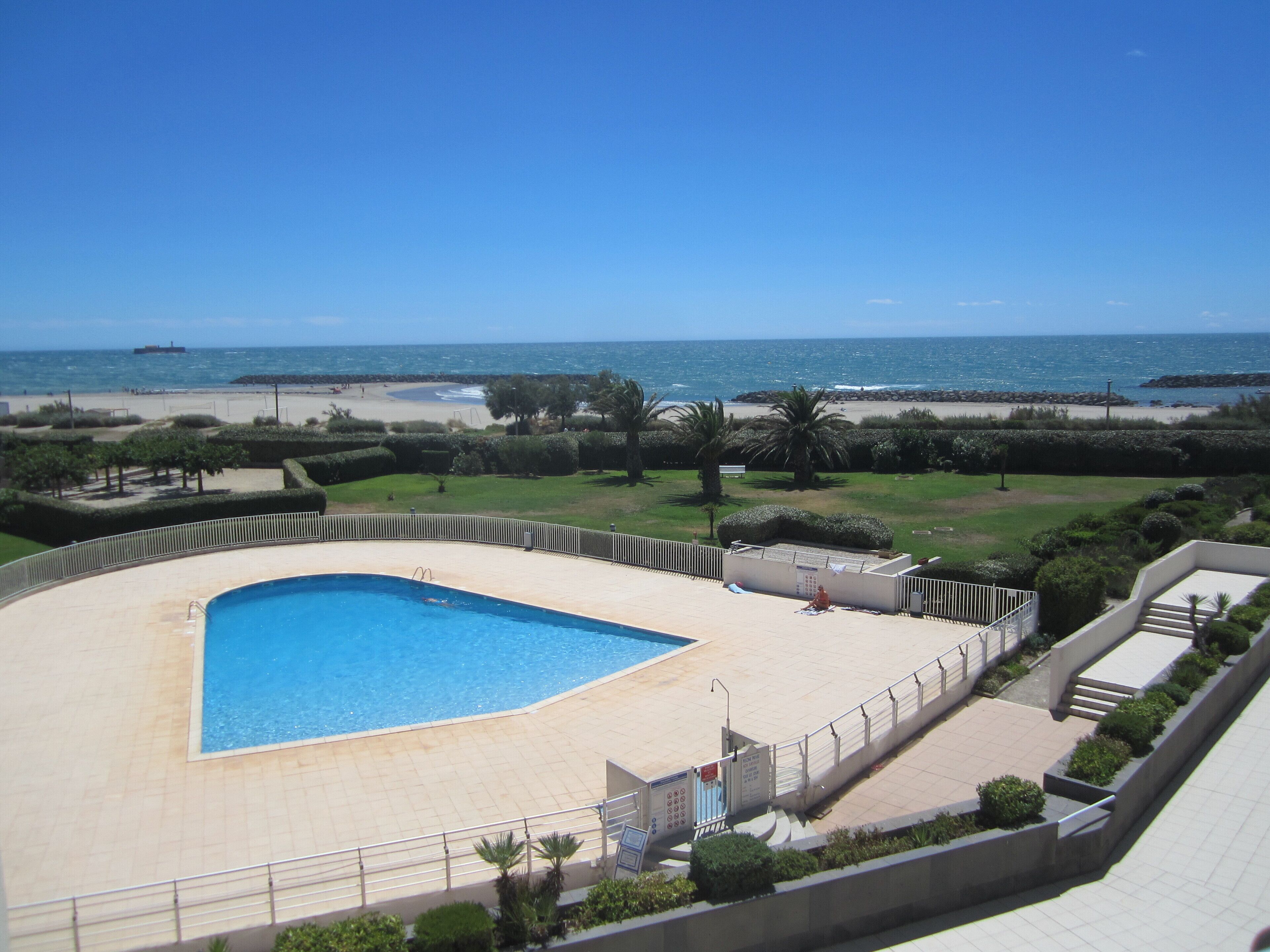 Cap d'Agde apartment facing the sea + Rochelongue beach pool