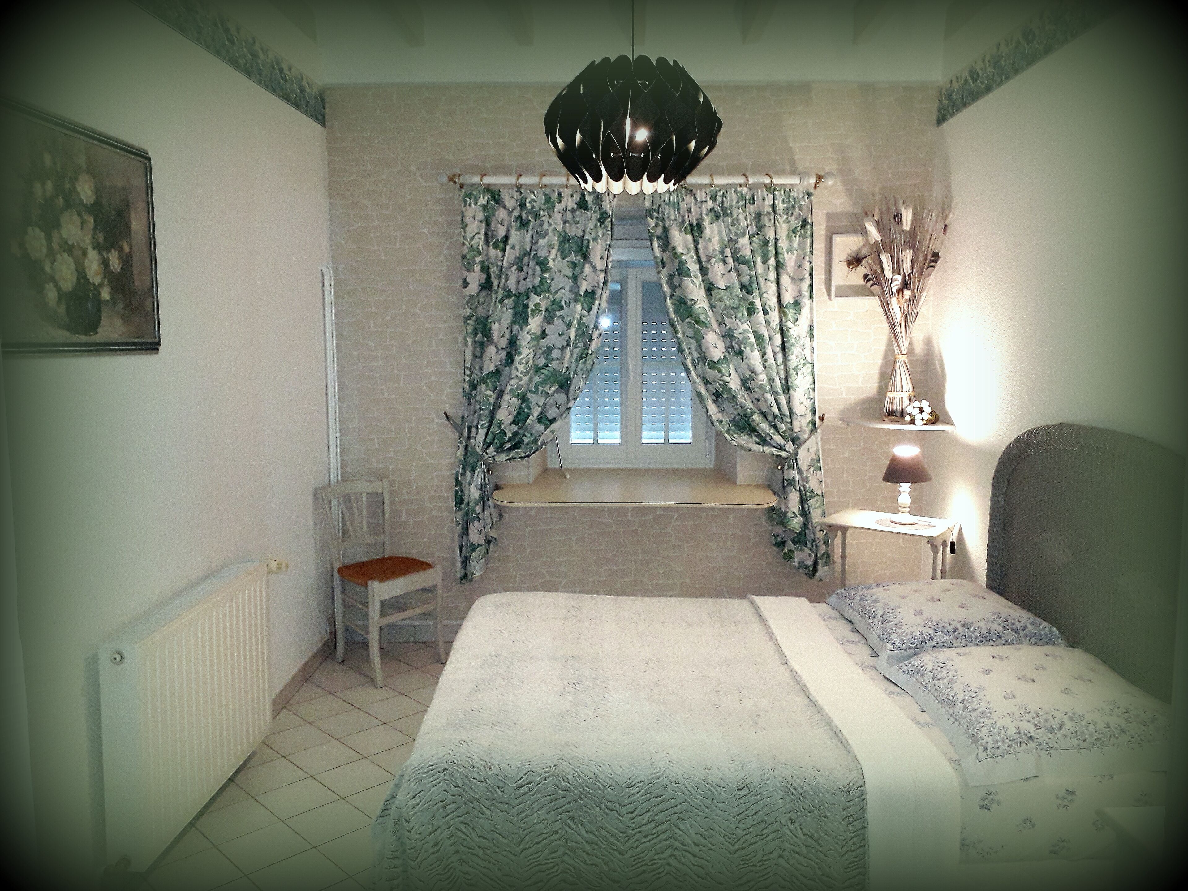 Burgundy farmhouse for 2