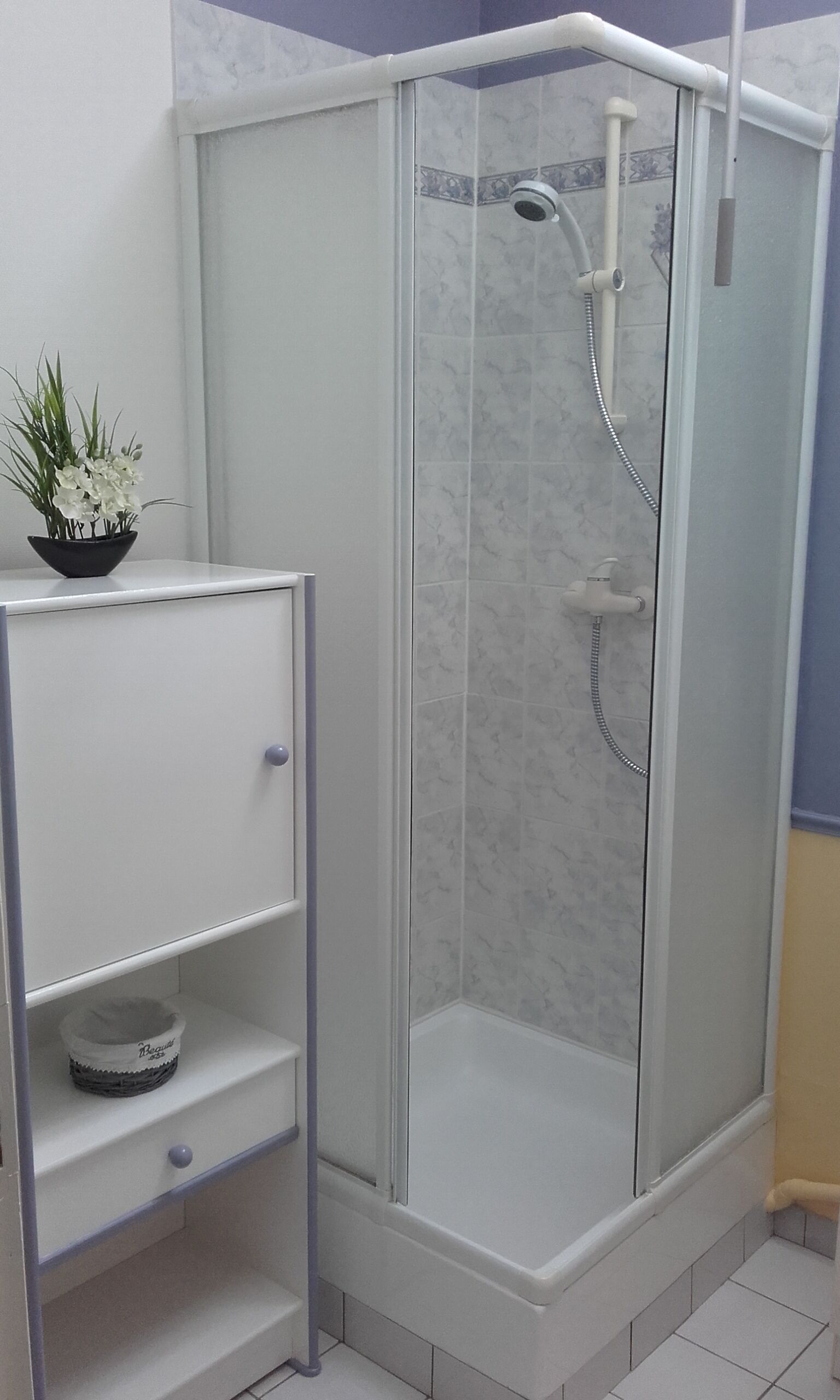 Burgundy farmhouse for 2