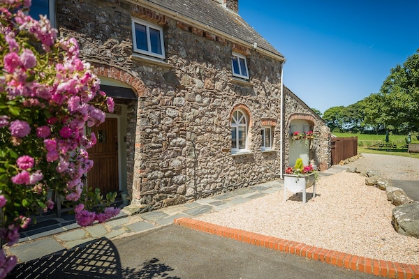 Winterton Cottage - Front of property