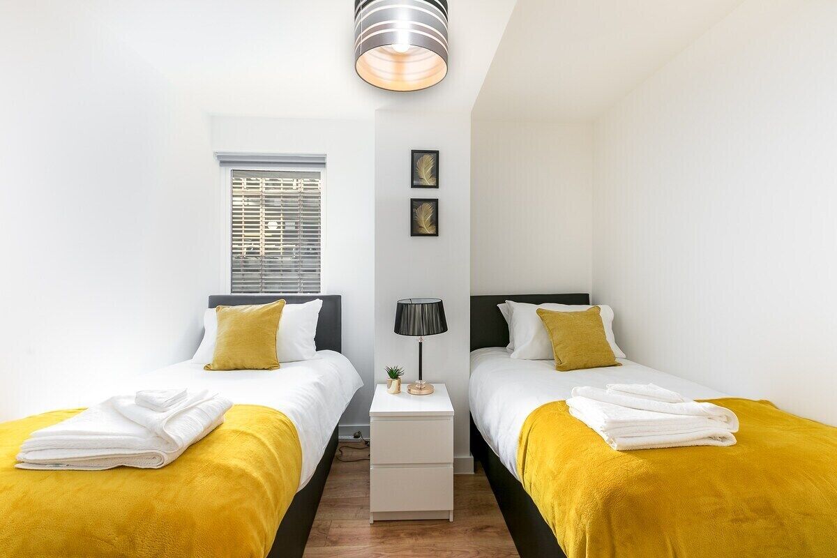 2 bedrooms, iron/ironing board, Internet, bed sheets