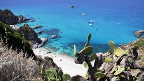 Beach nearby - Sangeni home holidays - Apartment n.4, at the first floor with large terrace (Capo Vaticano)