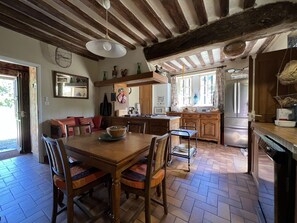 Dining - A pastoral setting within reach of seaside (12-25 kms) - Sleeps 6-8 (Manneville-La-Raoult)