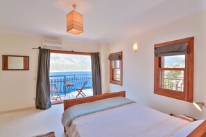 4 bedrooms, iron/ironing board, travel cot, free WiFi