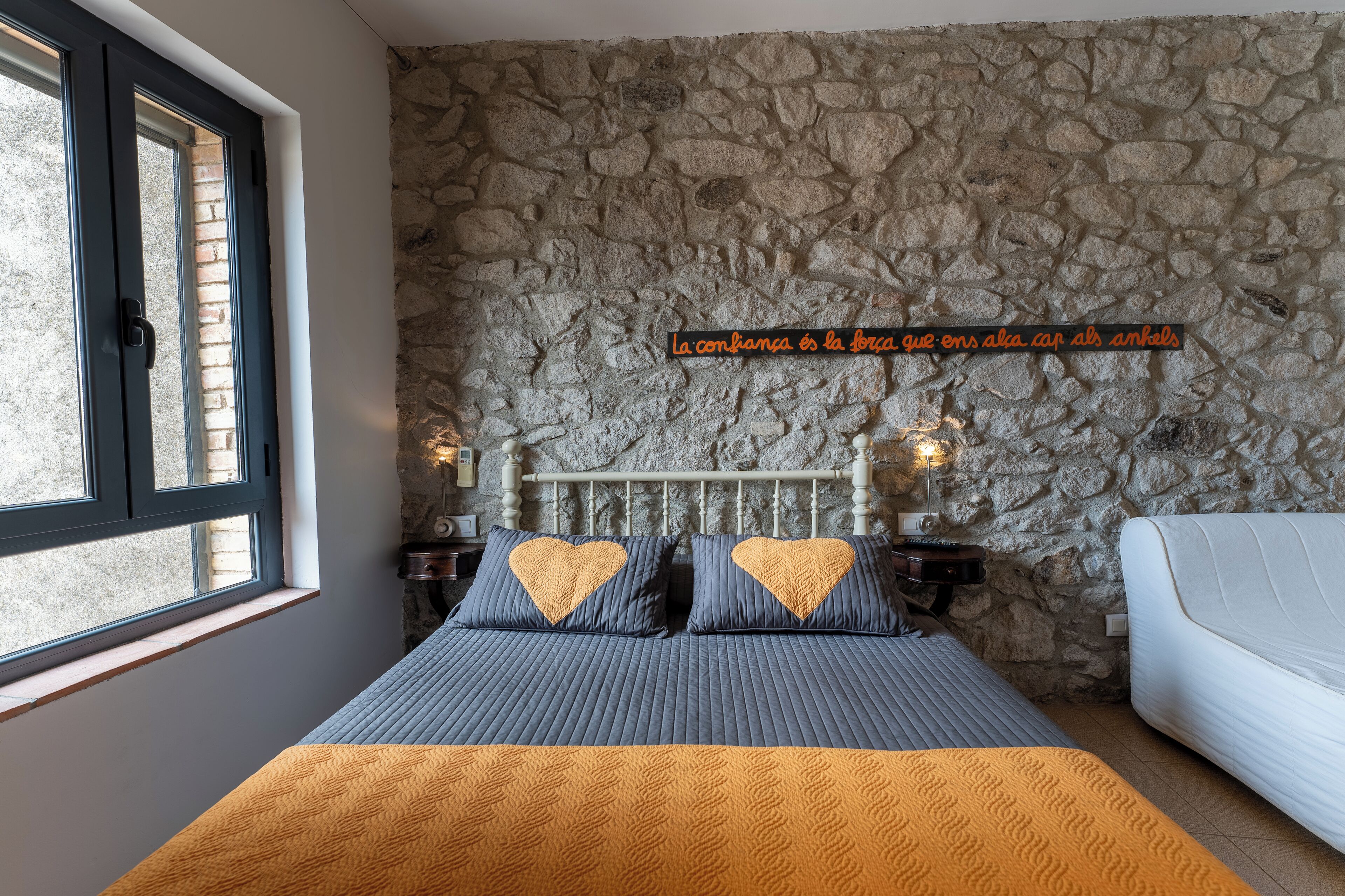 6 makuuhuonetta, vauvan matkasänky, ilmainen Wi-Fi, vuodevaatteet