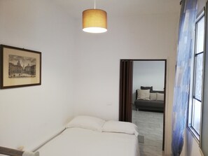 2 chambres, fer et planche à repasser, Wi-Fi gratuit, draps fournis