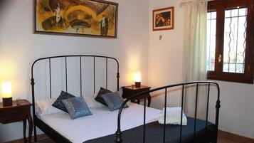 3 chambres, fer et planche à repasser, lit parapluie, Wi-Fi gratuit