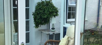 Charming Cottage Sidmouth Devon.Easy walk or cycle ride by river to beach. 