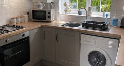 Charming Cottage Sidmouth Devon.Easy walk or cycle ride by river to beach.