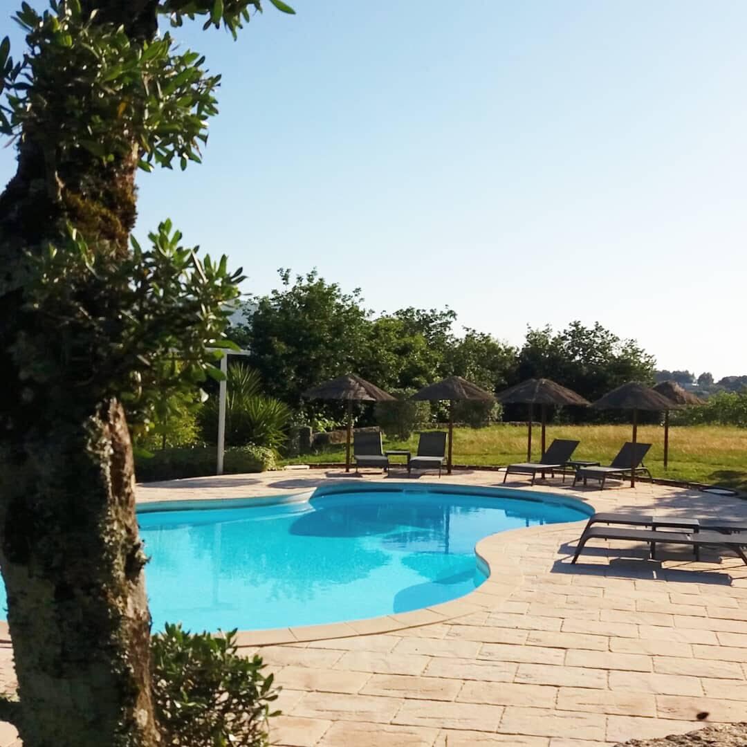 Farmhouse with pool, mountain views, excellent sun exposure