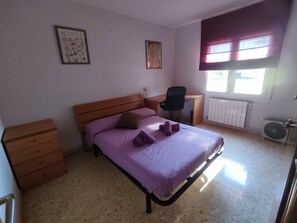 5 habitaciones, escritorio, tabla de planchar con plancha y wifi gratis 