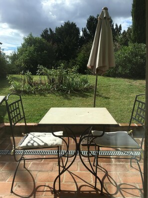 تناول الطعام بالخارج