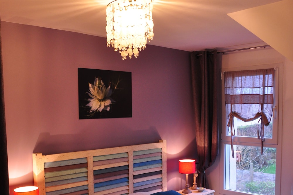 Well-being stay (massage, jacuzzi, sauna) in a charming cottage 800 m from the beaches