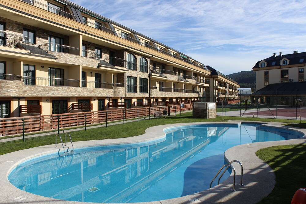 Apartment Costa Reinante Spa Beach Las Catedrales. Urbanization with spa.