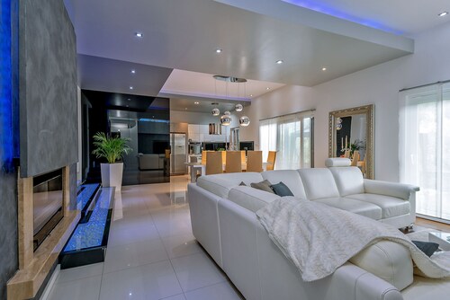 Luxury Villa with heated private pool,sauna,whirlpool, In solitude...