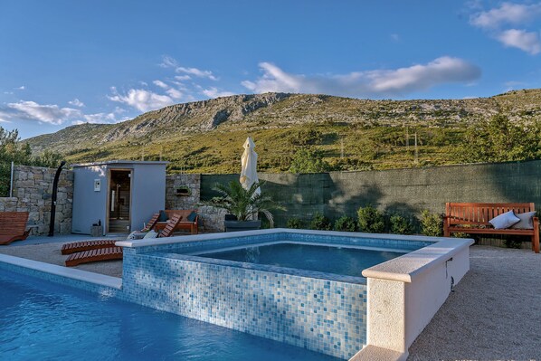 Piscine extérieure, piscine chauffée