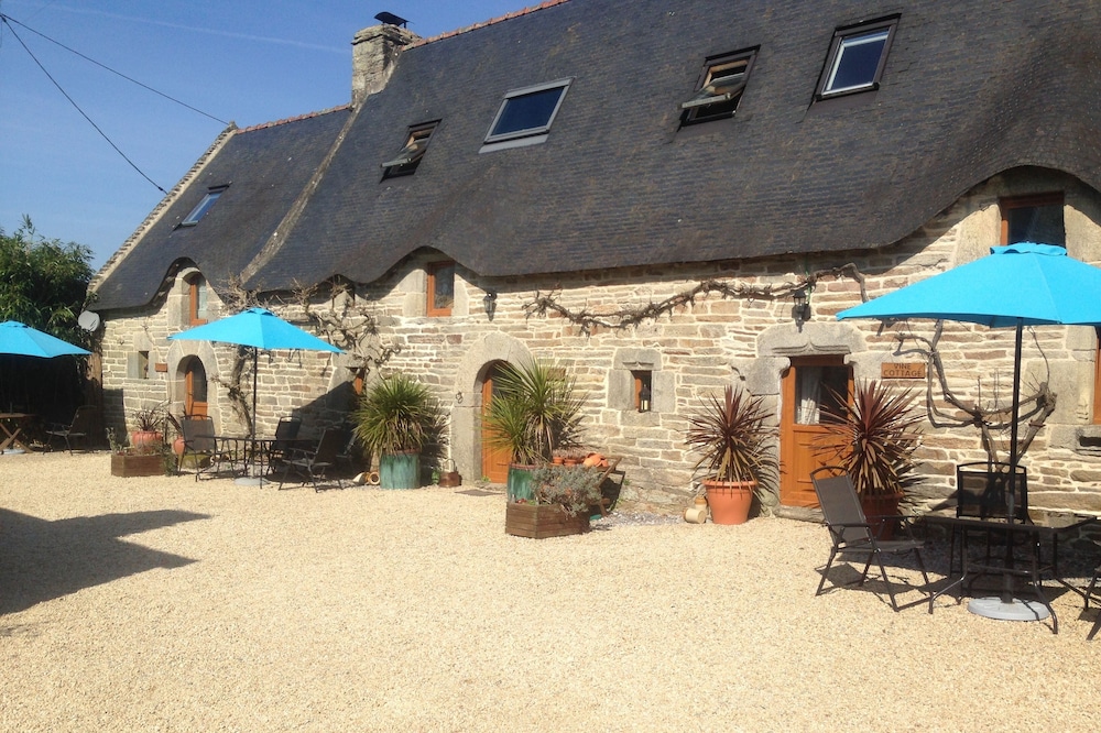 Wisteria Cottage - Vine, Bamboo and Wisteria Cottages