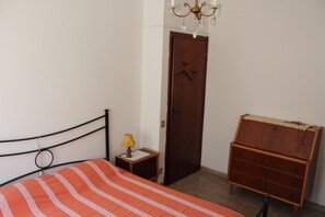 4 habitaciones, tabla de planchar con plancha y wifi gratis 