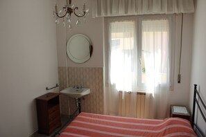 4 habitaciones, tabla de planchar con plancha y wifi gratis