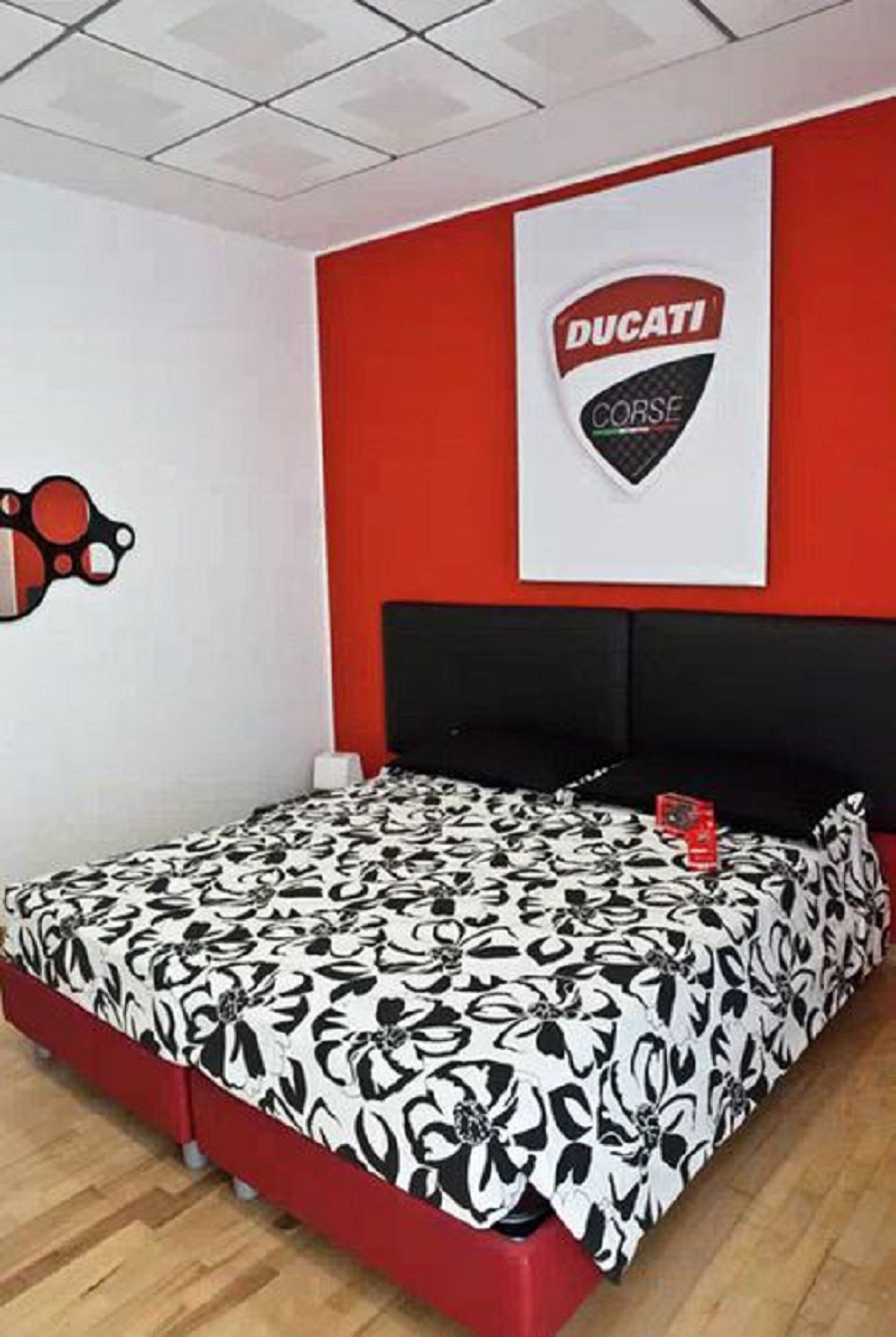 VILLA IMAGO - DUCATI ROOM