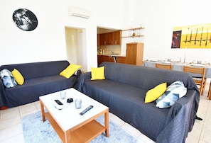 Flat-screen TV - Vacation house Umag Savudrija, near the beach, balcony with sea view, WiFi (Bašanija)