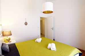 2 bedrooms, in-room safe, iron/ironing board, free WiFi