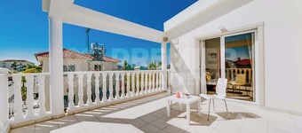 Villa Tia Summary:<br>Vi