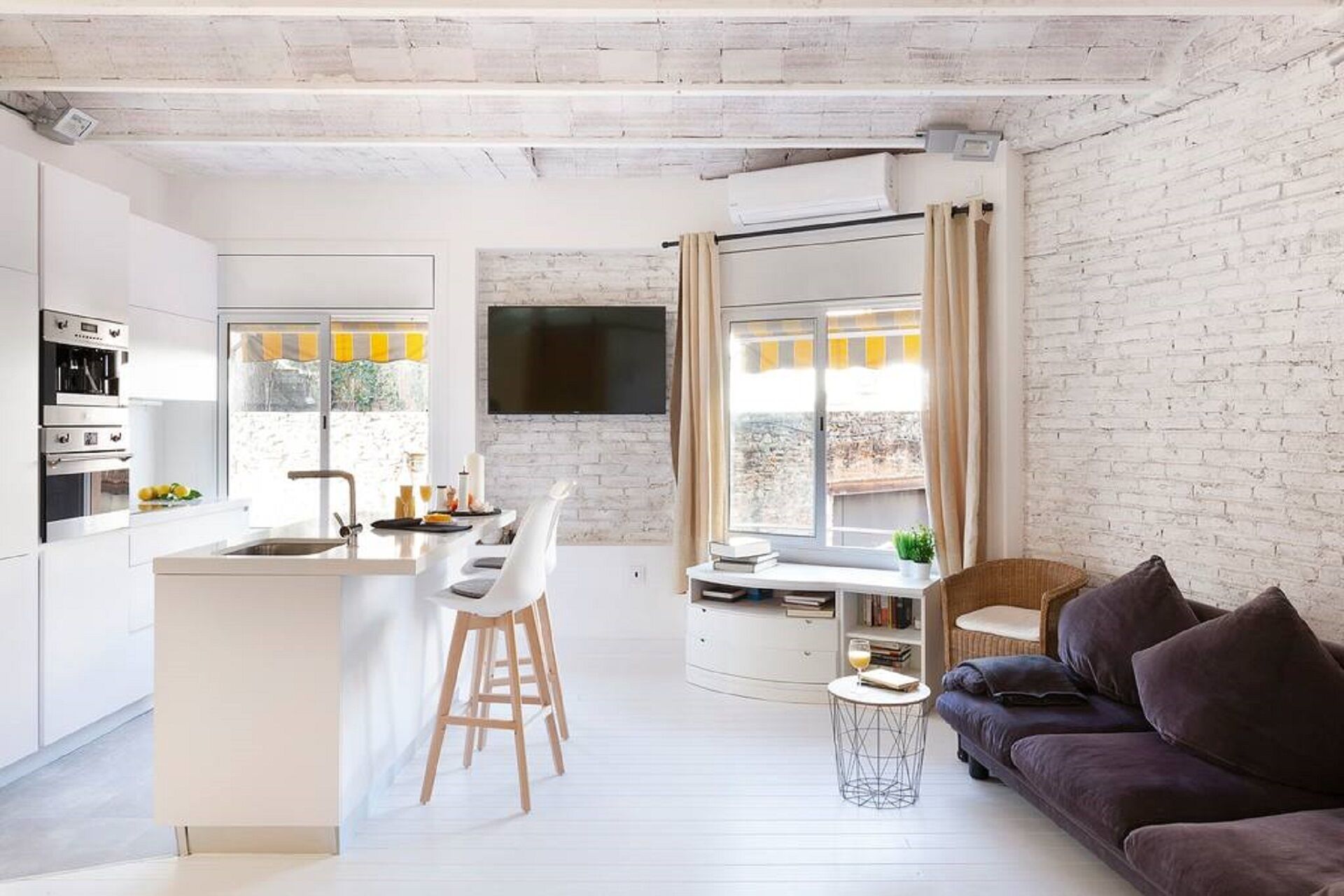 Two steps from the beach and close to Barcelona!