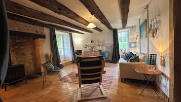 TV, fireplace, DVD player, table tennis