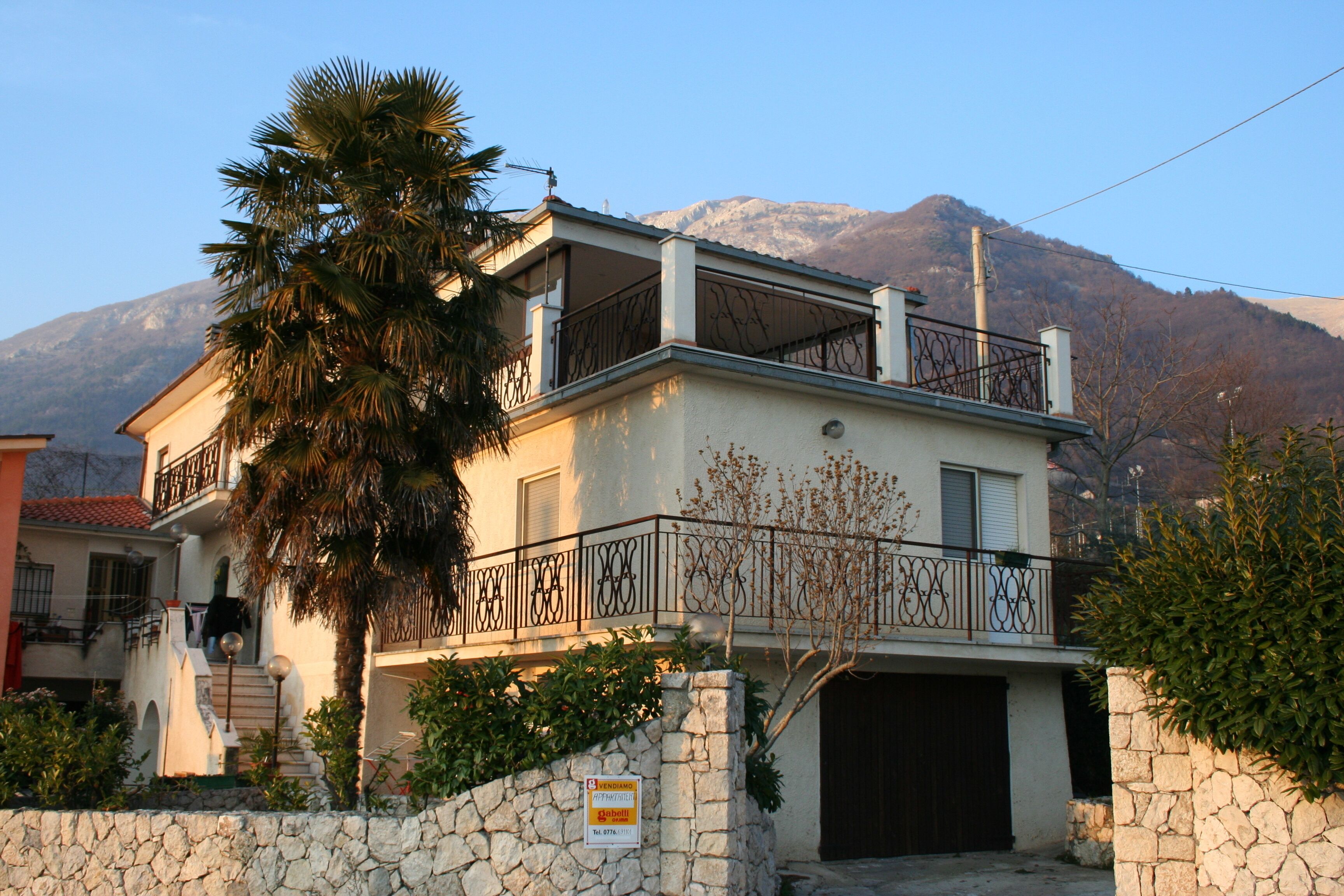 Apartment from street. Its top floor.