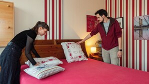 2 soverom, strykejern/-brett, reiseseng for barn og wi-fi (inkludert)