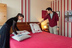 2 bedrooms, iron/ironing board, travel crib, WiFi (free)