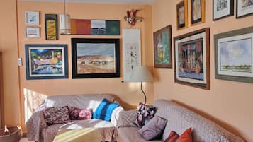 Smart-TV, Videospiele, DVD-Player, Bücher