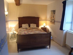 5 bedrooms, iron/ironing board, travel cot, WiFi