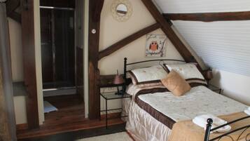 2 bedrooms, iron/ironing board, travel crib, free WiFi