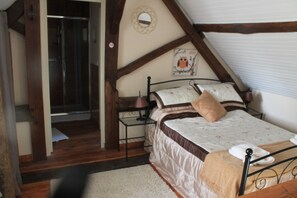 2 bedrooms, iron/ironing board, travel cot, free WiFi