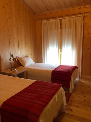 3 chambres, fer et planche à repasser, Wi-Fi, literie fournie