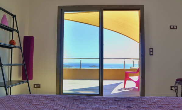 4 bedrooms, iron/ironing board, travel crib, free WiFi