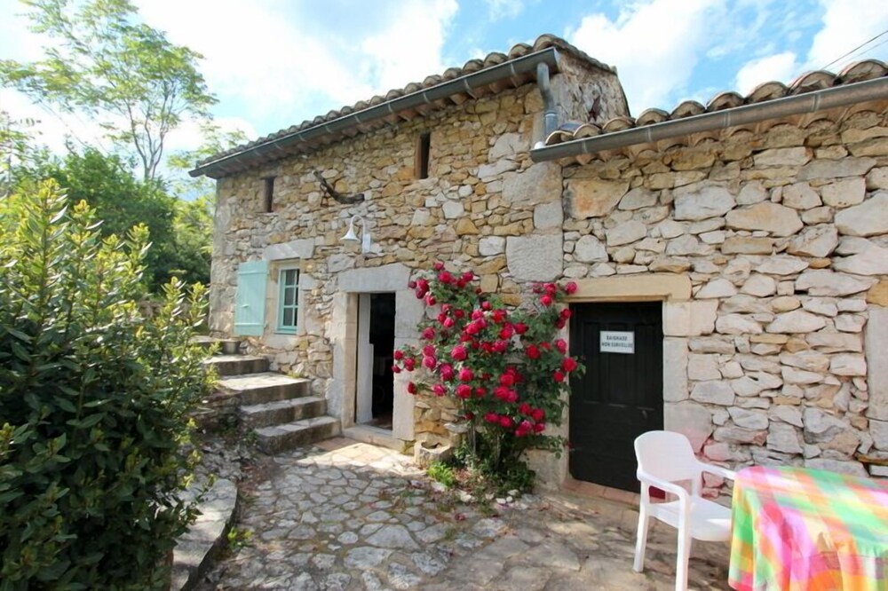Gîte Le Mazet with swimming pool, quiet, near the Céze Valley and Uzès