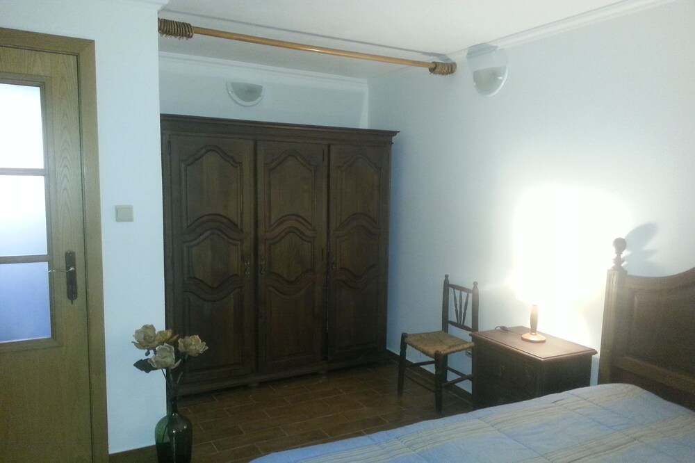 Casa do Alecrim a holiday home with two bedrooms and four beds