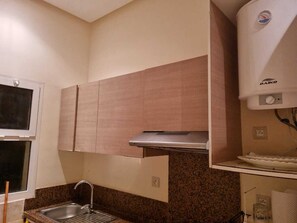 Fridge, microwave, oven, coffee/tea maker