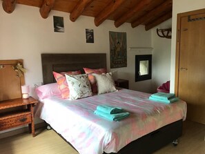 2 habitaciones, tabla de planchar con plancha y cuna de viaje