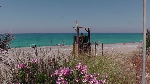Outstanding Sea and Hill Views, close to several beaches & restaurants.