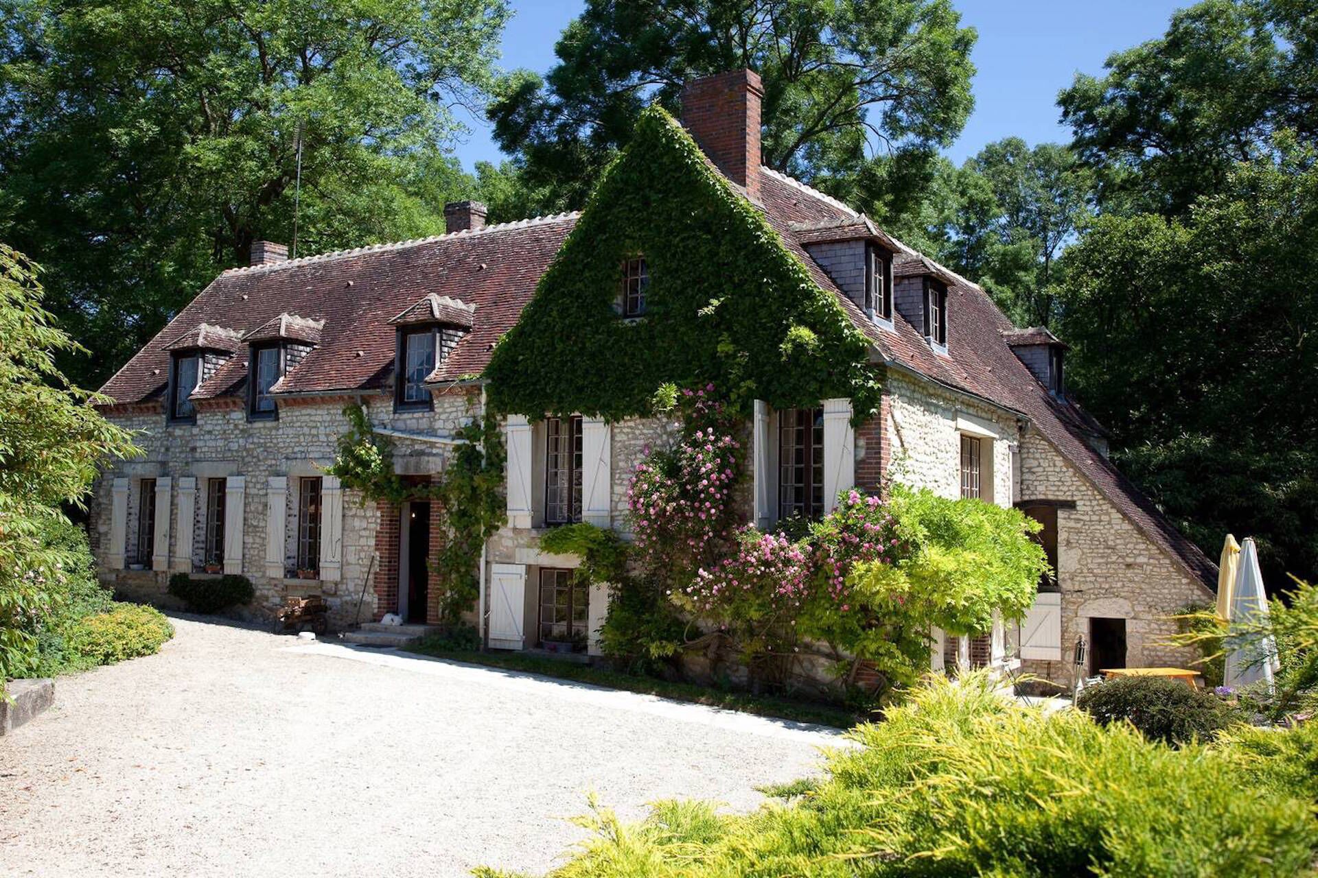 Moulin de Fourtin, Swimming Pool and Tennis in Neuvy Sautour