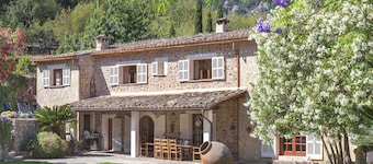 Beautiful Country Villa With Private Pool & Huge Garden