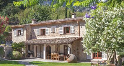 Belle villa de campagne avec piscine privée et grand jardin